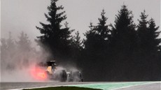 ZA OBZOREM. Heikki Kovalainen s vozem Caterham v druhém pátečním volném...