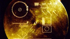 Kryt desky na sondách Voyager s návodem na přehrání desky a s vyznačenou...