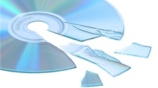 Takové CD nebo DVD ji� nezachrání nic.