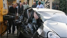 Opilý idi osobního auta v Olomouci brzy ráno vjel na pejezd a to navzdory varovné signalizaci. Poté do vozu narazil projídjící vlak.