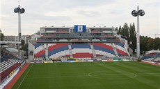 Jiní tribuna olomouckého Androva stadionu, ve které jsou byty a skyboxy.