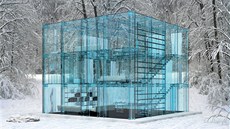 V unikátním konceptu domu je ve ze skla, a to vetn schodit. Metr tverení...