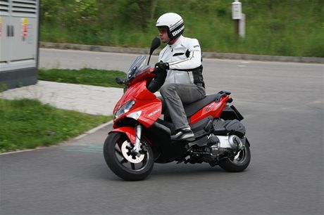 Od 19. 1. 2013 mete jezdit na malém skútru s idiákem na auto. 