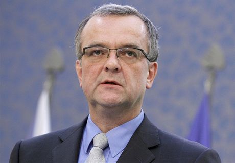 Ministr financí Miroslav Kalousek hovoí na tiskové konferenci po jednání
