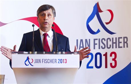 Favorit prezidentské volby Jan Fischer dostává tdré sponzorské dary.