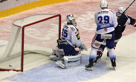 JET MLI NADJI. Hokejisté Chomutova vyrovnali na 2:2 v posledních vteinách