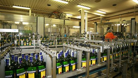 Becherovka patí mezi eské exportní artikly do Ruska. To zatím se zákazem dovozu eského alkoholu vykává.