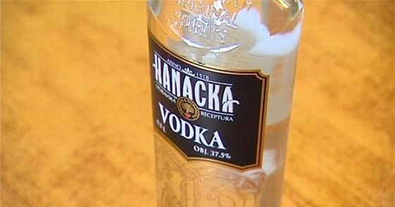 U Hanácké vodky nebyl prokázán metylalkohol, potvrdila Policie R.