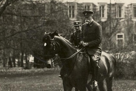 Tomá Garrigue Masaryk na jedné z vyjídk v Lánech