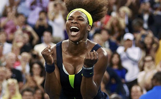 ANO! Serena Williamsová slaví vítzství ve finále US Open proti Viktorii...