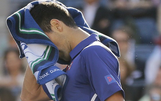 RADI BYCH SE SCHOVAL. Novak Djokovi ve finálovém utkání US Open.