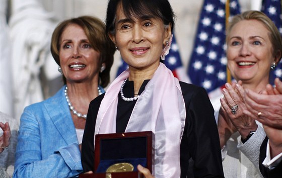 Su ij se Zlatou medialí amerického Kongresu (29. záí 2012)