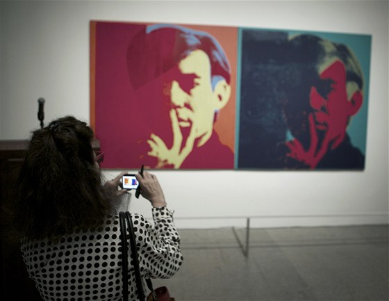 Andy Warhol: Dvojice autoportrét (1967) - z instalace Metropolitního muzea