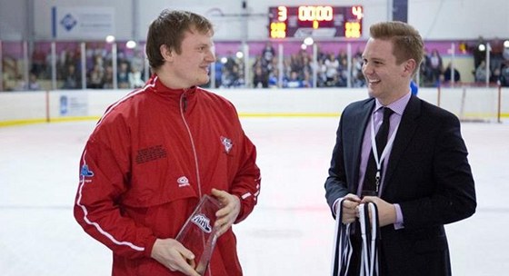Tomáš Landa (vlevo) s cenou pro nejproduktivnějšího hráče australské hokejové