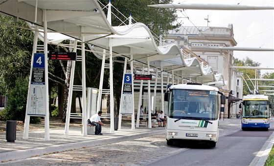 Dopravní terminál pro autobusy a trolejbusy v Mariánských Lázních. 