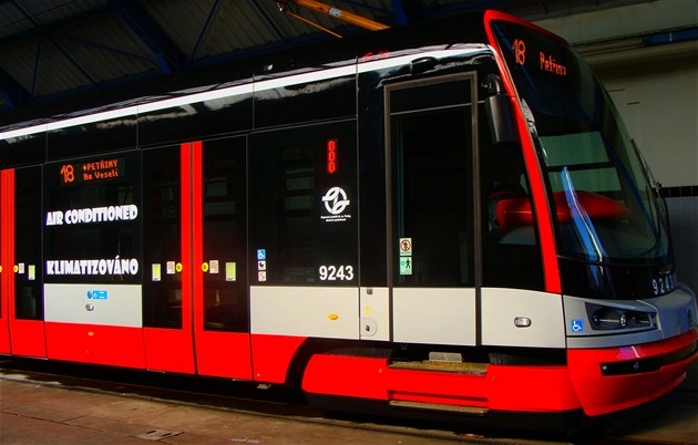 První klimatizovaná tramvaj 15T For City