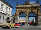 V Plzni se o víkendu konal sraz majitel voz Fiat 126. Kolonu autíek...