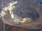 Velký kráter sopky ostrava Il Vulcano –  80 km severně od Etny