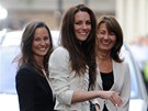 Vévodkyn z Cambridge Catherine, její sestra Pippa a matka Carole Middletonová,...