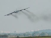 Americk bombardr B-52 v Ostrav