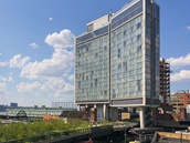 Newyorský Standard Hotel leží ve vyvýšeném parku High Line, trendové čtvrti...