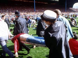 Tragdie na stadionu Hillsborough, kde v roce 1989 zahynulo v tlaenici 96 lid