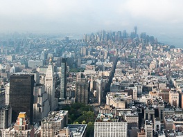 Pohled z 86. patra Empire State Building k jihu. Na Empire State Building jste...