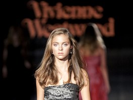 Finle Elite Model Look 2012 a pehldka luxusnch at Vivienne Westwoodov...