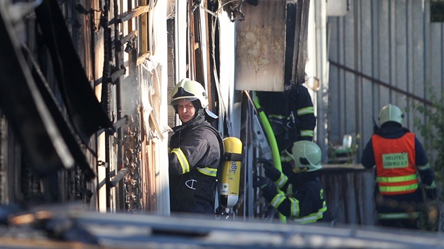 Na trnici v brnnsk Olomouck ulici hoela hala. Stovka hasi bojovala s ohnm celou noc (10. z 2012)