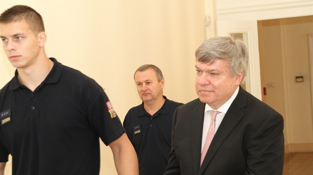Jaroslav Bart�k u pra�sk�ho m�stsk�ho soudu (11. 9. 2012)