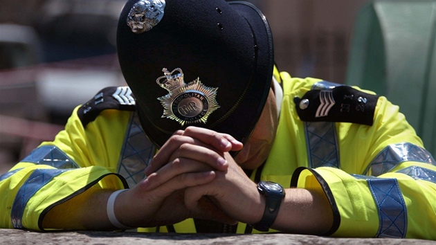 Vyerpn a ok. Britsk policista po londnskch tocch v ervenci 2005