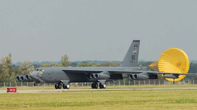 Americk bombardr B-52 v Ostrav