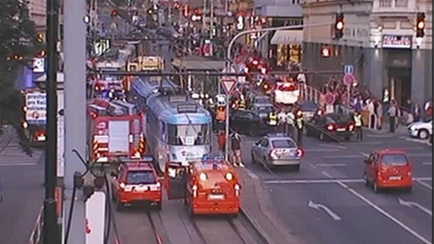 Nehoda tramvaje s autem na I. P. Pavlova pohledem z dopravn webkamery (15. z 2012)