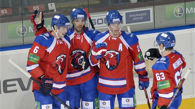 Hrá�i HC Lev Tomá� Moj�í�, Jakub Klepi�, Lubo� Barte�ko a Ond�ej N�mec.