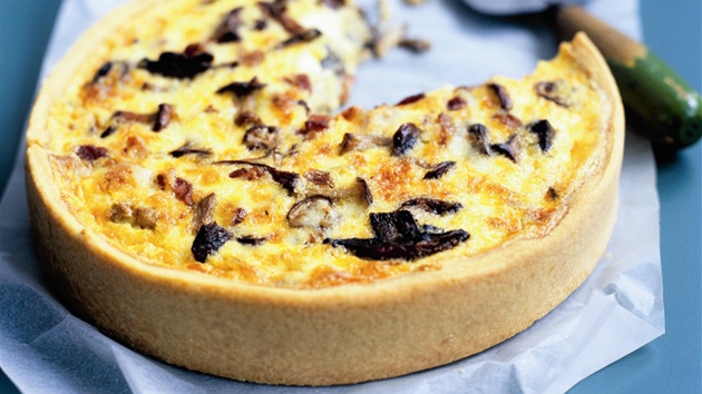 Quiche s houbami a slaninou