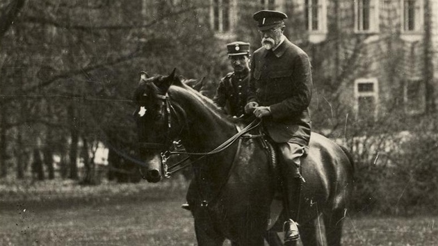 Tom Garrigue Masaryk na jedn z vyjdk v Lnech