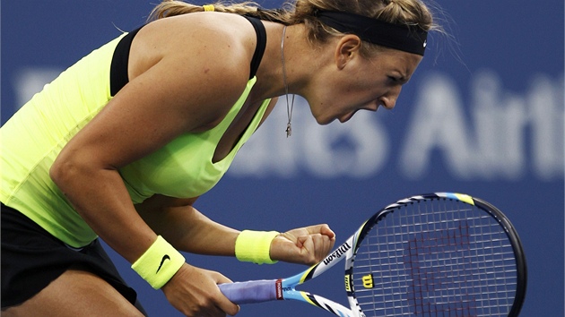 TAKHLE JO! Viktoria Azarenkov se povzbuzuje ve finle US Open proti Seren Williamsov.