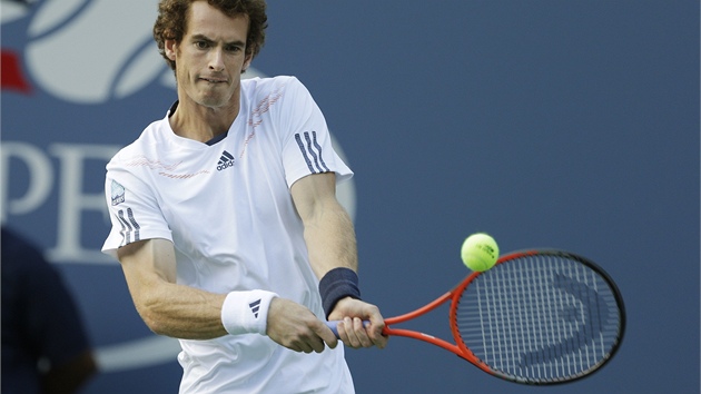 BEKHEND ZVLDNU. Andy Murray odehrv mek ve finle US Open proti Novaku Djokoviovi.