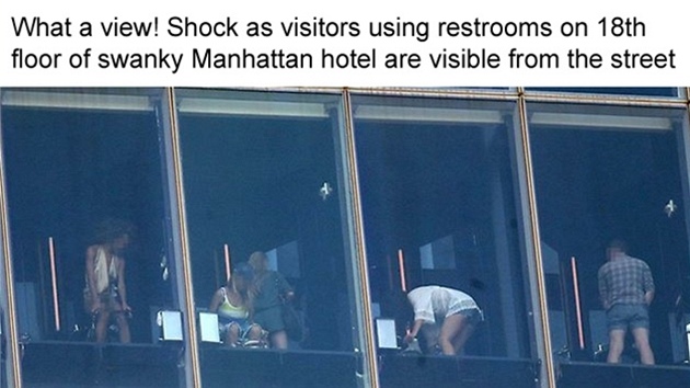 Návtvníci toalet v 18. pate newyorského hotelu Standard netuí, e...