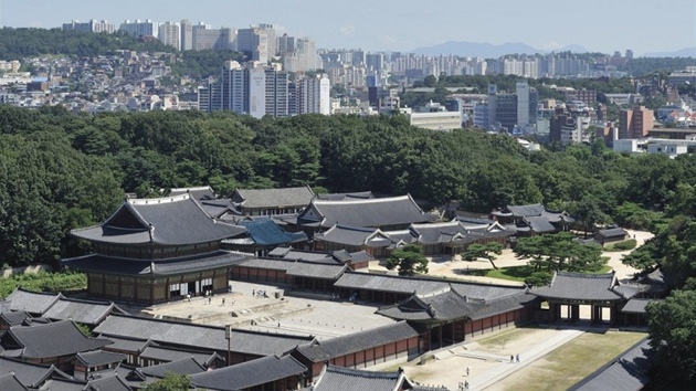 Palc changdokkung s pilehlou zahradou pedstavuje poklidn ostrov uprosted run jihokorejsk metropole Soulu.