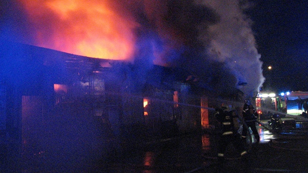 Požár asijské tržnice  v Olomoucké ulici v Brně-Černovicích v noci na pondělí 10. září 2012