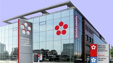 Hlavní logo bude zdobit budovu univerzity v Brani�ovské ulici v �eských
