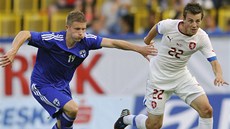 �eský zálo�ník Vladimír Darida (vpravo) v akci b�hem p�ípravného utkání s