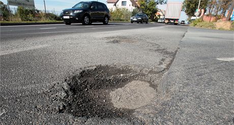 Kraj ve svém rozpotu na opravu silnic peníze nemá. Ilustraní snímek