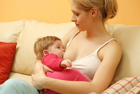 Plné kojení je pro dít prospné prvního pl roku, obasné pak do dvou let dítte, doporuuje zakladatelka Laktaní ligy.