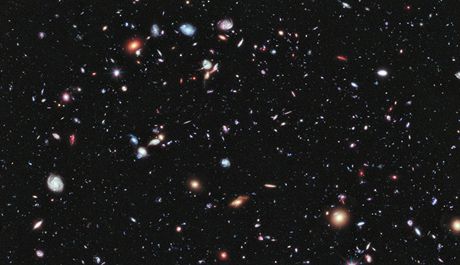 Pohled do vzdáleného vesmíru poízený Hubbleovým teleskopem ukazuje celé zoo galaxií rzných velikostí. Ale velká ást, zejm vtina hmoty, která se v daném míst oblohy nachází, na snímku není vbec vidt. 