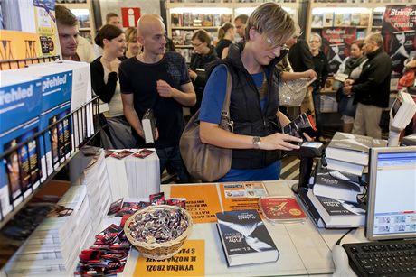 Jedním z nejvtích bestseller poslední doby bylo Padesát odstín edi E.L. Jamesové. Pjde nkterý z úastník soute v jejích stopách?