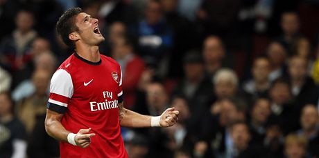 ÚTONÍKOVA ÚLEVA. Olivier Giroud z Arsenalu se raduje z gólu proti Coventry.