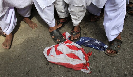 Protesty proti USA a amatérskému snímku Nevinnost muslim v bangladéské Dháce