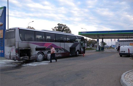 U erpací stanice v Táboe hoel autobus, v nm cestovalo 44 lidí. Poár